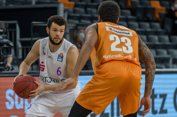 对方防守的 对方防守的