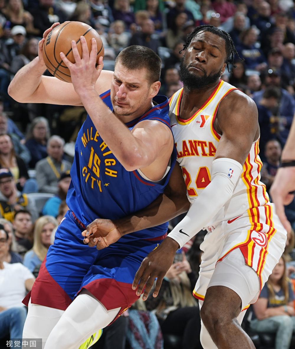 入的年轻球 入的年轻球